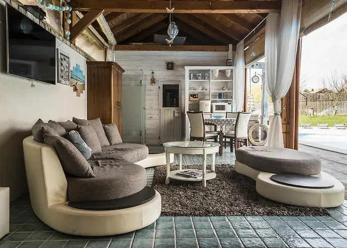 וילה Malom Luxury